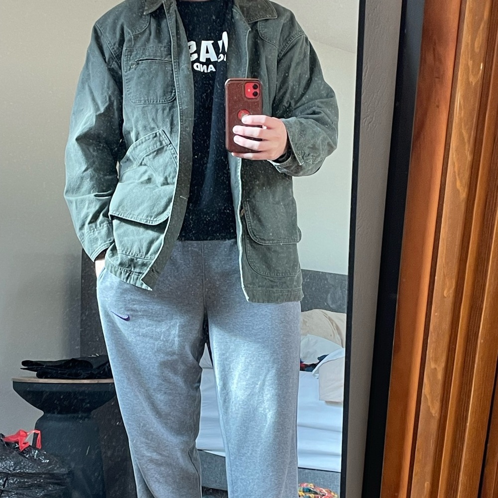 Brand new field coat, too large. Fits like XL even though it says medium.